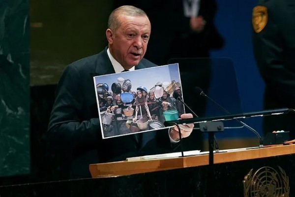 Dünya tarihi konuşmaya kilitlendi! Cumhurbaşkanı Erdoğan Gazze'deki soykırımı fotoğraflarla anlattı